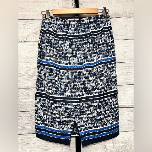 The Limited Skirt - Picture 4 of 5